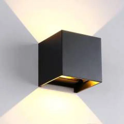 Buitenlampen voor wandmontage aan gevel, schuur, garage etc.