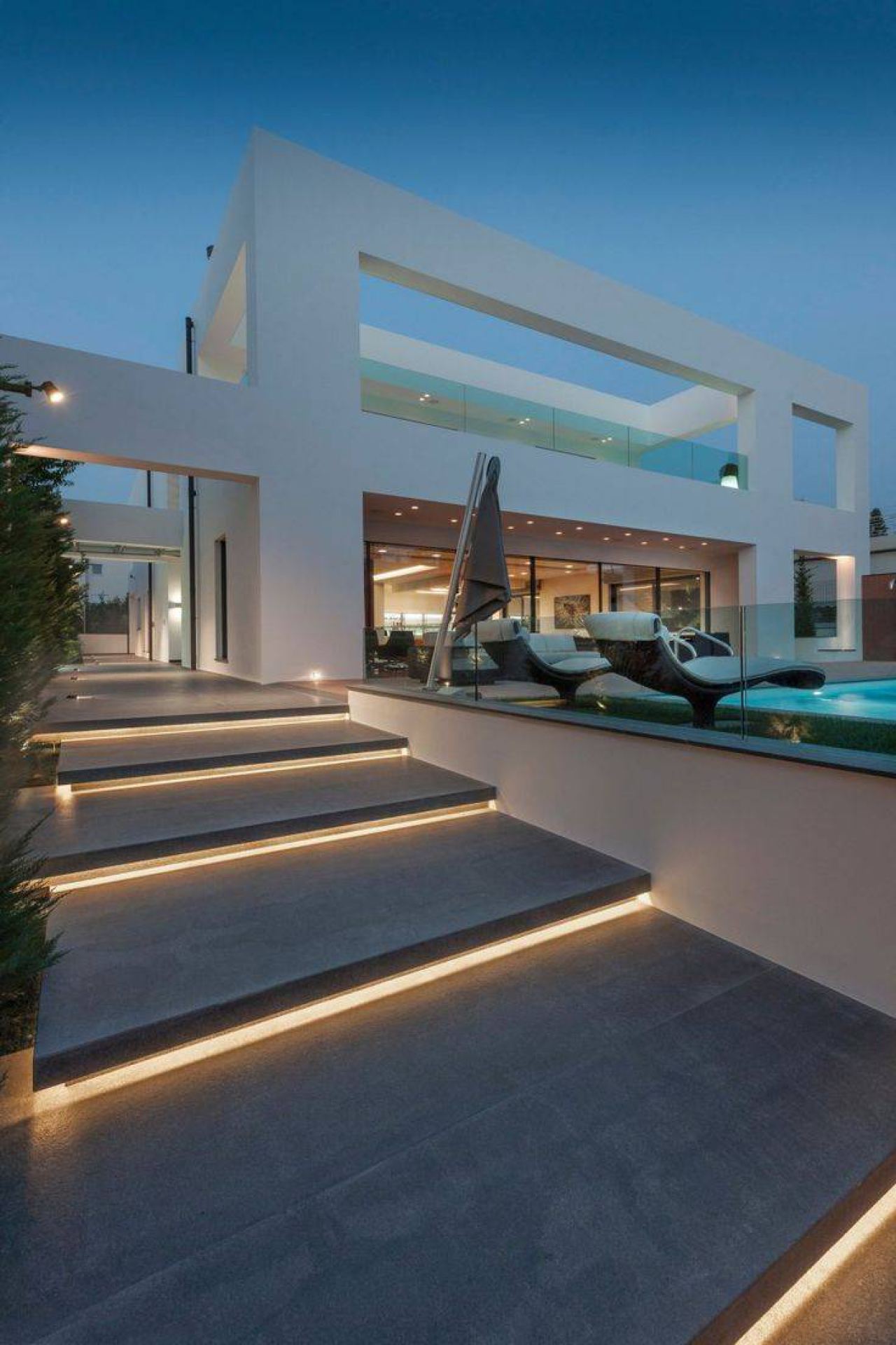 LED-strips in een moderne tuin