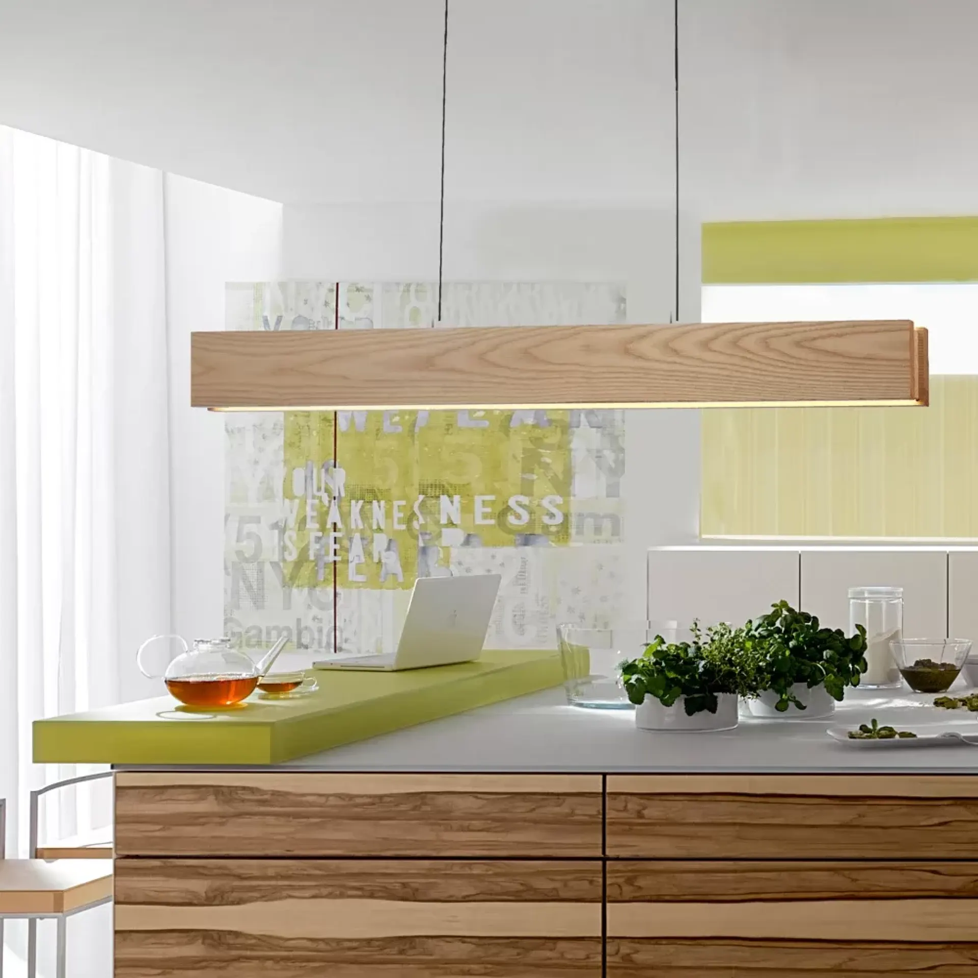 Laria-up-down-Led-pendellamp-hout-zwart-.