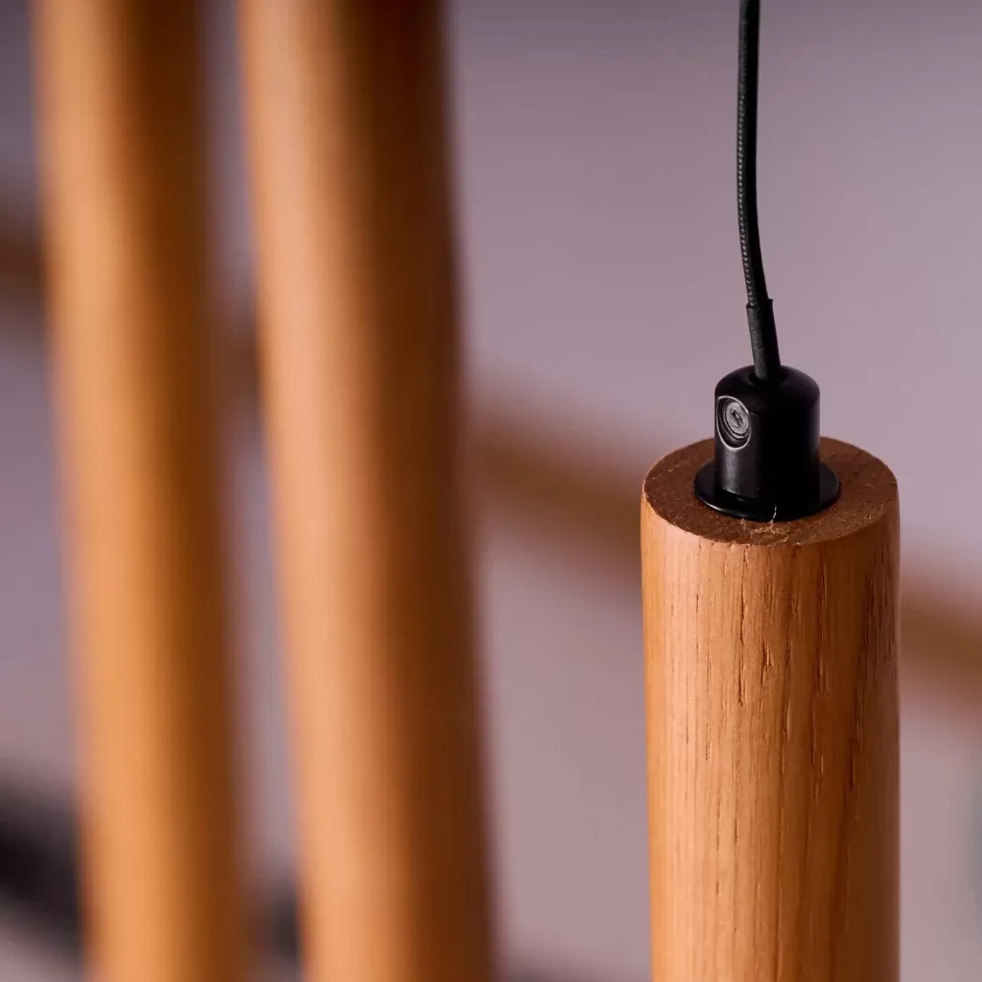 Izolda-PS-Led-pendellamp-hout-zwart-impr.